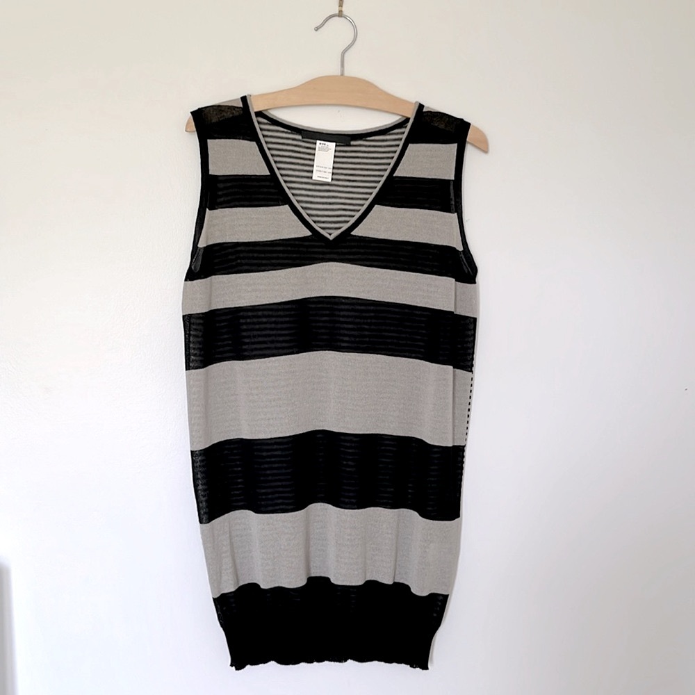 Les Copains Black and Gray Striped Sleeveless Knit Top